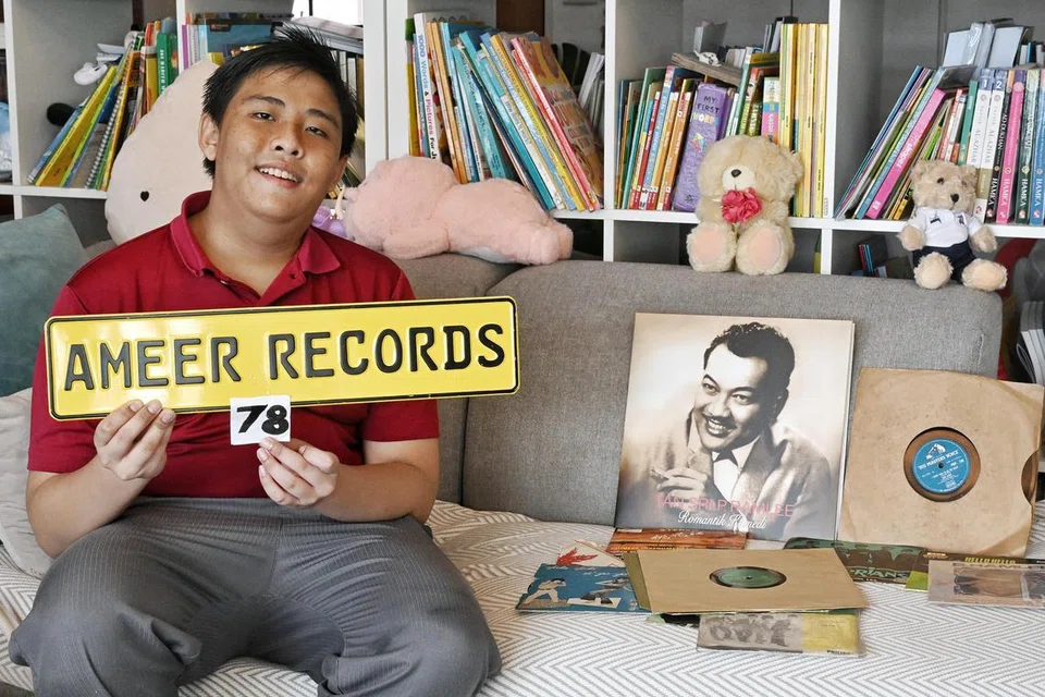 Melalui saluran YouTube peribadinya, ‘Ameer 78 Records’, Muhammad Amir Syazli Samsul Kamar, berkongsi tentang koleksi piring hitam yang merangkumi pelbagai genre seperti muzik klasik, jaz dan rok.