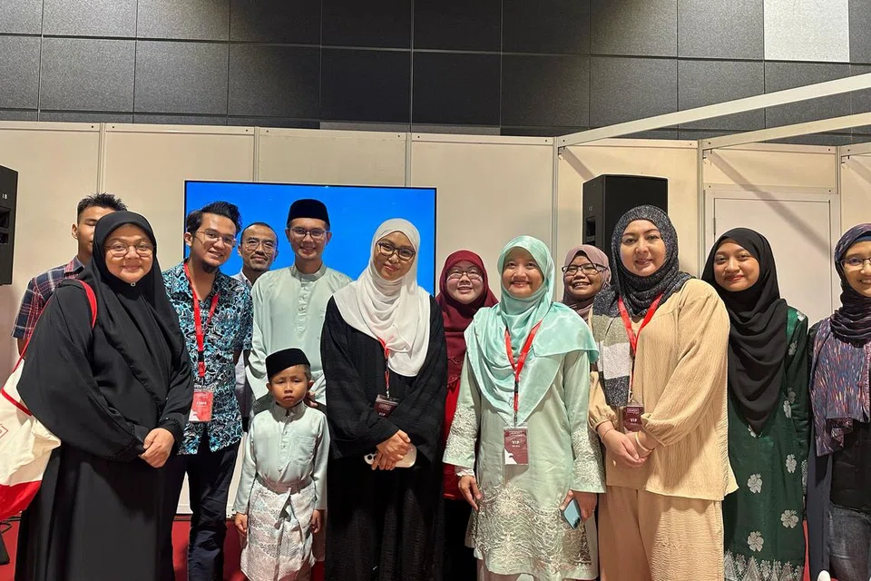Beberapa peserta yang mengikuti ceramah Ustazah Liyana Musfirah turut menanyakan beberapa soalan kepadanya selepas ceremah itu selesai.