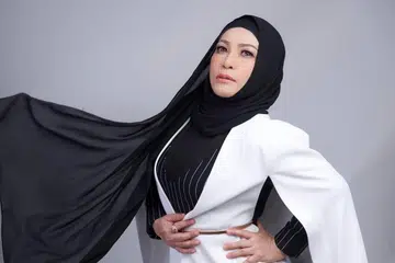 BANYAK PENCAPAIANNYA: Ramlah Ram telah mencapai pelbagai kejayaan sebagai penyanyi pada era akhir 1980-an dan 1990-an termasuk merangkul gelaran 'Suara Emas' di Asean Golden Vocalist Festival yang berlangsung di Vietnam pada 1996. - Foto RAMLAH RAM GROUP ENTERTAINMENT