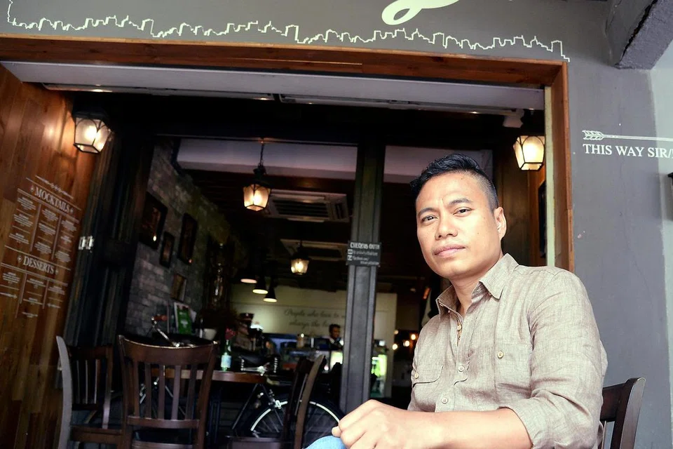TERDORONG BUKA CAWANGAN BARU: Pemilik restoran I Am Cafe, Encik Muhamad Jamuri Busori.