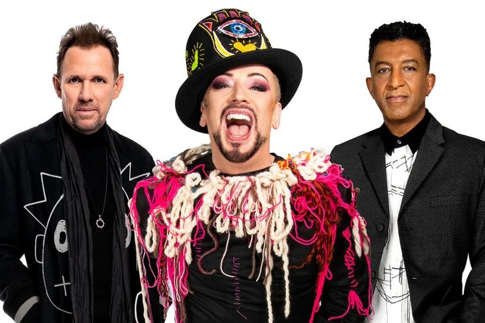 KEMBALIKAN NOSTALGIA: Band pop Britain, Culture Club, dengan penyanyi ikonik Boy George (tengah) akan kembalikan era populariti lagu mereka, Karma Chameleon di Wharf Stage pada 16 September.