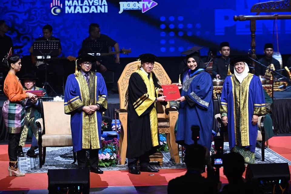 Sumbangan Noraniza Idris dalam meningkatkan kesedaran mengenai irama tradisional mendapat pengiktirafan pada majlis Konvokesyen Badan Peneraju Seni Budaya di Petaling Jaya pada 17 Ogos.