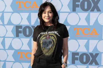 Mendiang Shannen Doherty menjalani pembedahan membuang tumor otak dan mendedahkan bahawa barahnya merebak ke tulang pada 2023.