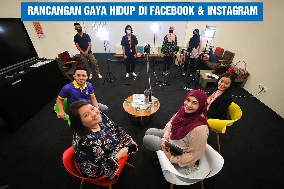 THE BM SHOW: Musim pertama sebanyak 10 episod 'The BM Show' melabuhkan tirainya baru-baru ini. Rancangan mingguan itu menarik secara purata 30,000 tontonan setiap minggu. 'The BM Show' kembali menemui penonton di media sosial pada akhir bulan ini. 