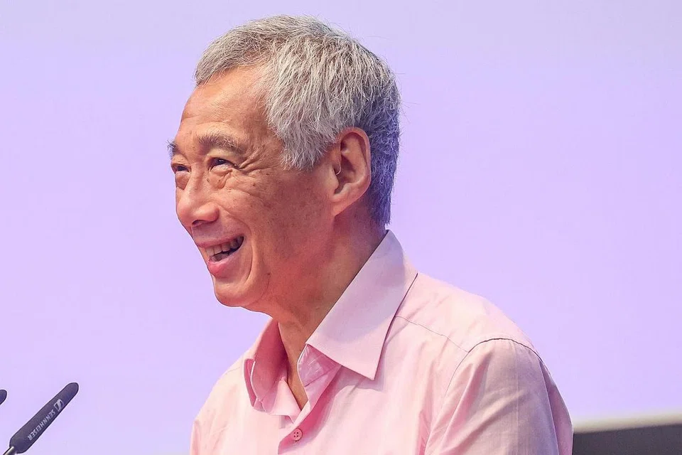 "Dengan SG Lebih Sihat, kami beralih ke arah penjagaan pencegahan untuk mengurangkan beban penyakit bagi rakyat Singapura. Jika rakyat Singapura dapat kekal sihat lebih lama, ia akan membantu meringankan beban sistem penjagaan kesihatan kita." - Perdana Menteri, Encik Lee Hsien Loong (gambar atas).