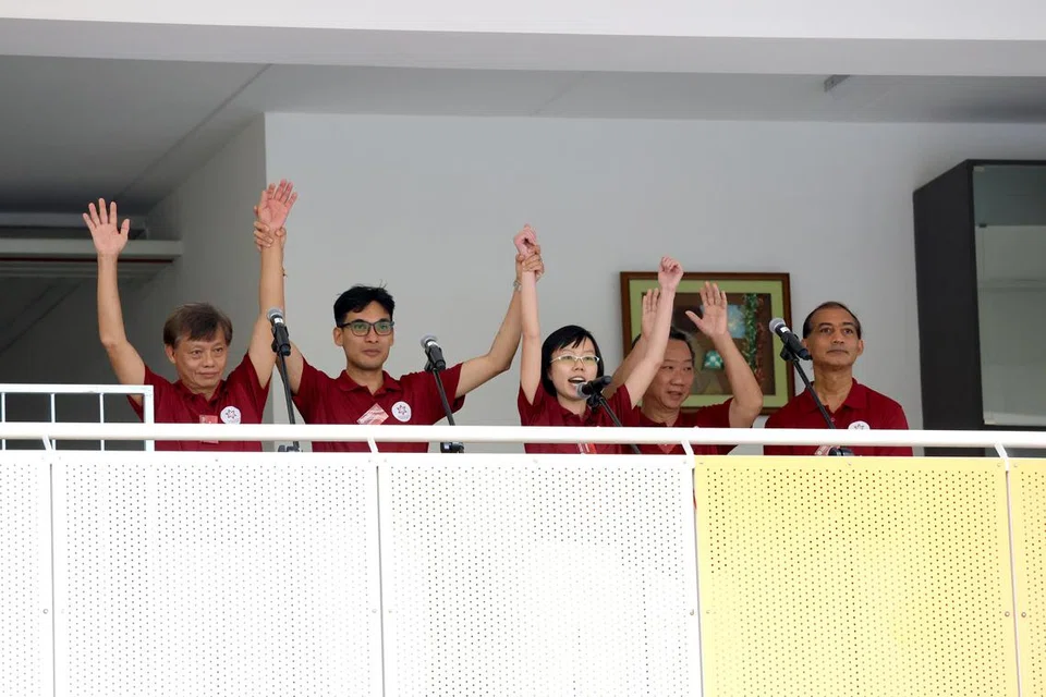 Pasukan PAR yang akan bertanding di GRC Tanjong pagar terdiri daripada (dari kiri) Encik Soh Lian Chye, Encik Prabu Ramachandran, Cik Han Hui Hui, Encik Rickson Giauw Joan Chai dan Encik Nadarajan Selvamani.