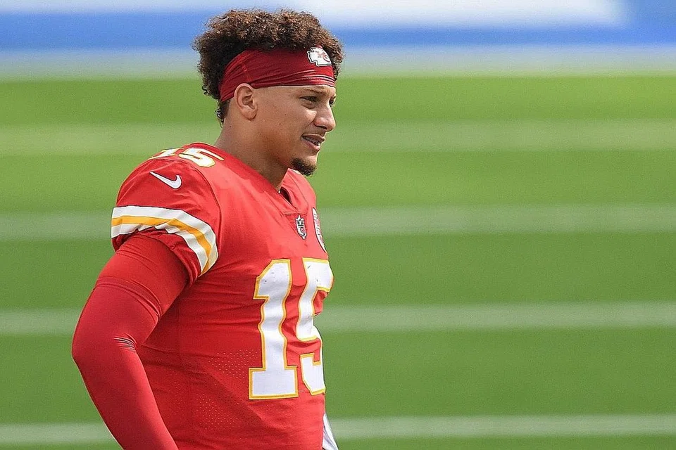 BERPENGARUH: Naomi Osaka, Megan Rapinoe dan Patrick Mahomes (above) telah dinamakan sebagai antara atlit paling berpengaruh. - Foto AFP, REUTERS