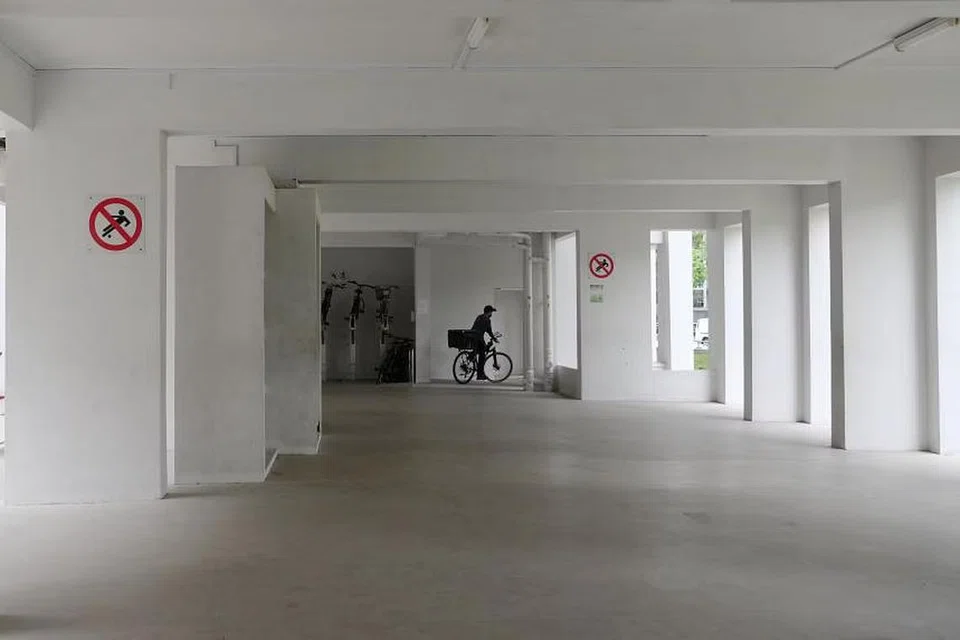 Beberapa kemudahan awam di seluruh Singapura ditutup buat sementara beberapa bulan kebelakangan ini disebabkan aduan bunyi bising, termasuk kolong blok di Woodlands ini.