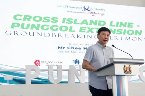 70,000 PERJALANAN DIPENDEKKAN: Encik Chee Hong Tat, yang berucap di acara pecah tanah bagi perasmian pembinaan sambungan Laluan Cross Island (CRL) Punggol, berkata CRL akan memendekkan lebih 70,000 perjalanan antara timur laut dan timur Singapura setiap hari.