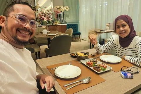 Hasrat membina keluarga tidak terhenti meskipun berdepan cabaran kesuburan, dengan Encik Muhammad Jabbar Jaafar (kiri), dan Cik Nurmin Ahmad, membuka rumah mereka kepada kanak-kanak titipan pada 2024.