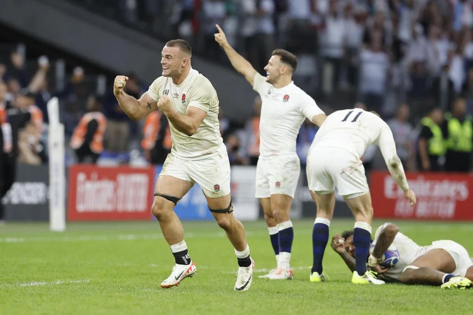 CABARAN SETERUSNYA: Pemain England, Ben Earl, meraikan kemenangan 30-24 atas Fiji di Piala Dunia Ragbi 2023. Mereka akan menentang Afrika Selatan di peringkat seterusnya, tetapi ramai menjangka England akan kalah.