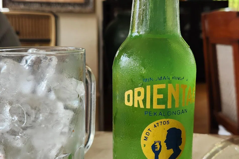 Air minuman Limun satu-satunya di Pekalongan yang mempunyai sejarah panjang sejak 1920 dan hingga hari ini digemari ramai dan diteruskan oleh generasinya ketiga.