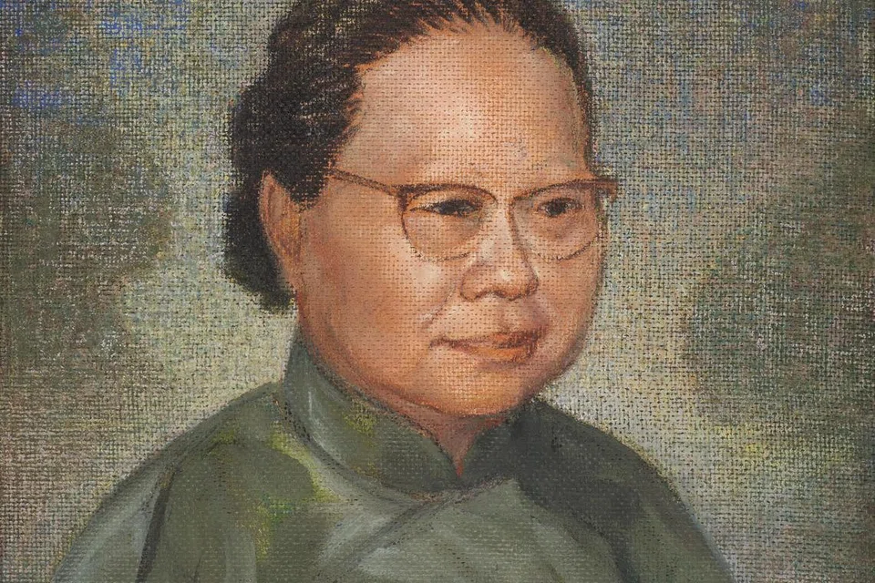 Low Kway Song, ‘Portrait of a Woman’ kurun ke-20. Minyak dan pastel di atas cetakan perak herba gelatin, 48.7 x 40.2 cm. Hadiah daripada ‘Hall of Phoenix dan Peony’. Koleksi Muzium Peranakan.