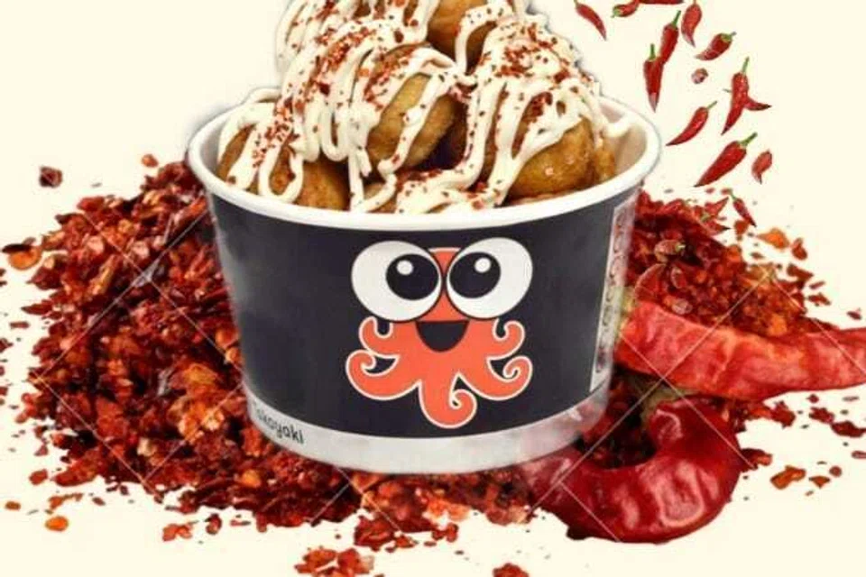 Perisa menarik takoyaki seperti Tuna Cili atau Padi Corned Beef hanya boleh didapati di Yummy Takoyaki. Dua-dua takaoyaki itu dijual pada $20 sekotak. 