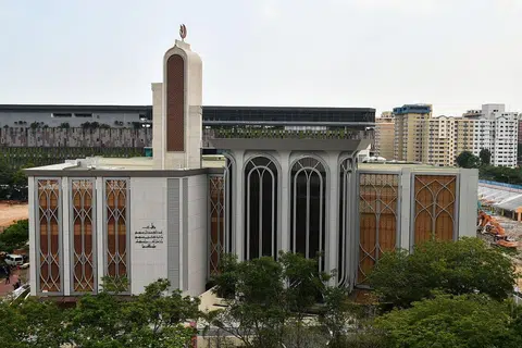 TAWAR KHIDMAT: Masyarakat berpeluang mengetahui tentang pelbagai program dan kegiatan anjuran Masjid Darul Ghufran di rumah terbukanya.