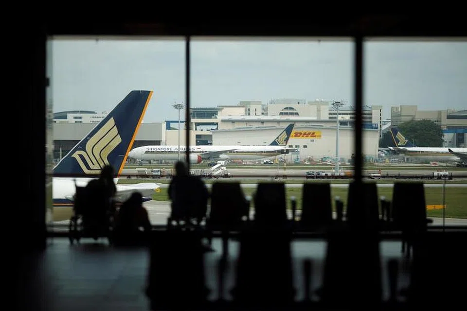 KRU PESAWAT DIDAPATI POSITIF: Antara lima kes jangkitan Covid-19 baru yang dikenal pasti, satu-satunya kes masyarakat melibatkan kru pesawat Singapore Airlines yang mengembara ke Amerika Syarikat bagi keperluan tugas. - Foto REUTERS/EDGAR SU