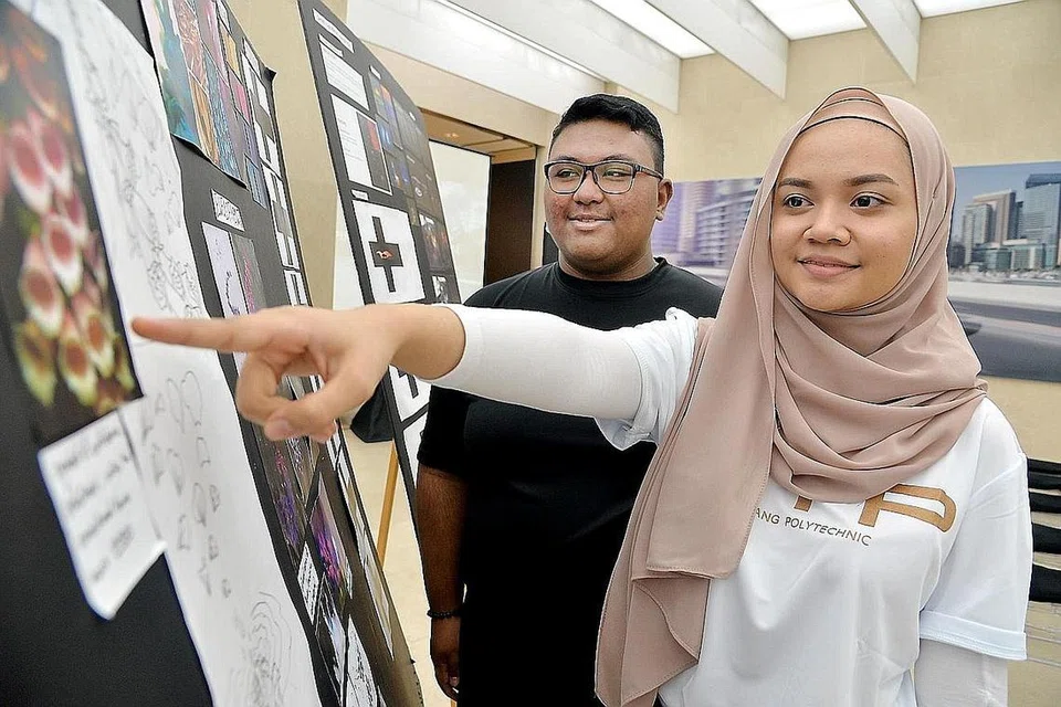 PENGALAMAN REALITI MAYA: Cik Shazana dan Encik Izz berpeluang bekerjasama dengan syarikat kereta mewah Rolls-Royce mencipta video grafik yang bergerak 360 darjah. - Foto M.O. SALLEH