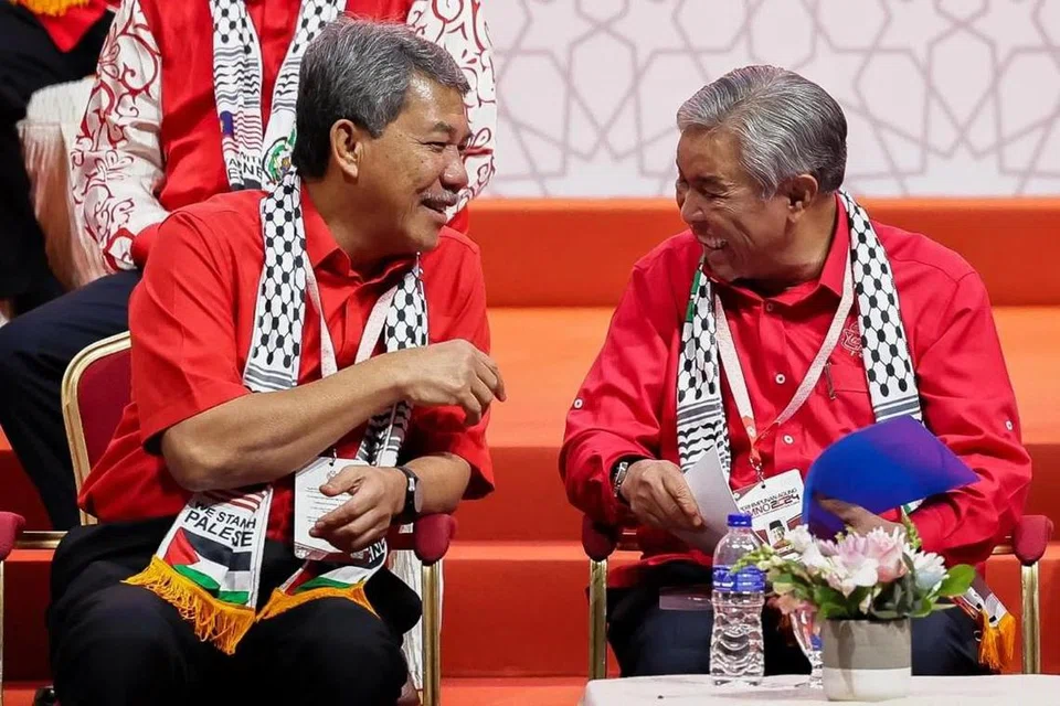 Presiden Umno, Datuk Seri Dr Ahmad Zahid Hamidi (kanan), bersama Timbalannya, Datuk Seri Mohamad Hasan, pada sidang media sempena Persidangan Agung Umno (PAU) 2024 di Kuala Lumpur.