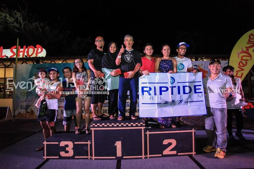 Pasukan Encik Jumahat, merangkumi anak keduanya dan menantunya, telah meraih tempat pertama semasa acara kecergasan Desaru 113 pada 2018.