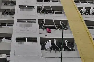 Seorang pesalah didenda $2,800 selepas dikesan melalui kamera pengawasan membuang sampah dari sebuah unit sebanyak beberapa kali dalam tempoh dua minggu.