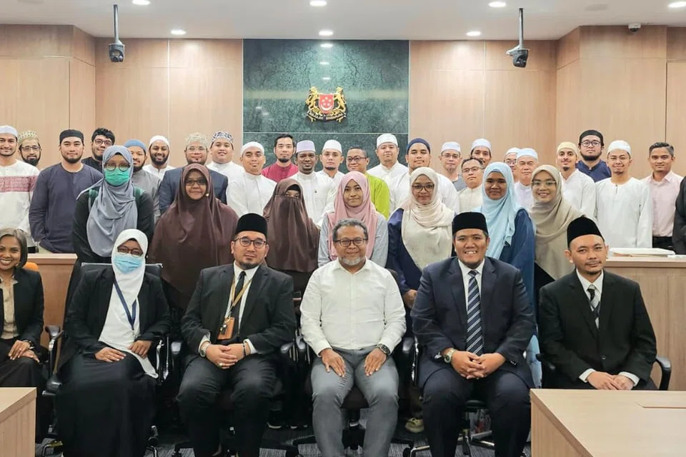 Pegawai Dakwah Masjid mengunjungi Mahkamah Syariah untuk mendalami pengetahuan tentang undang-undang syariah.