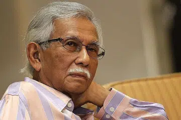 MANTAN MENTERI KEWANGAN: Tun Daim Zainuddin - Foto fail 