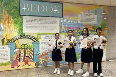 Empat daripada lima pelajar Sekolah APSN Katong yang menghasilkan mural telah menerima sijil penghargaan semasa majlis pelancaran di stesen MRT Bedok pada 22 Jun. Mereka terdiri daripada (dari kiri) Vanessa Gabrielle Teo Mei Jin, Nisa Sabrina Noor Azhary, Shirin Haroon dan Muhammad Rahmat Razali. 