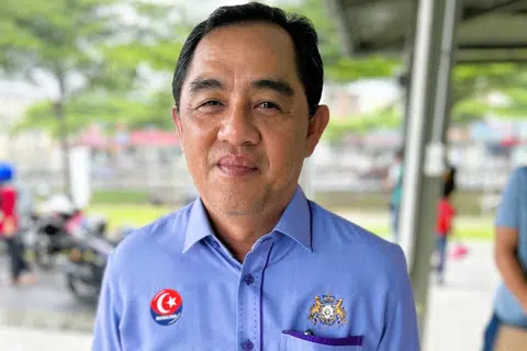 Ahli Dewan Undangan Negeri (Adun) Permas, Encik Baharudin Mohamed Taib.