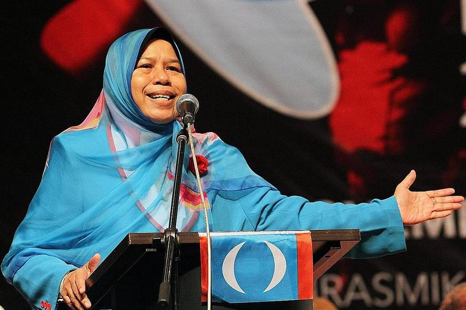 PECAT: Timbalan Presiden PKR Datuk Seri Mohamed Azmin Ali dan AP Ampang, Naib Presiden Cik Zuraida Kamaruddin (gambar atas) dipecat dari PKR. Mereka kemudian bentuk blok bebas di Parlimen. - Foto fail