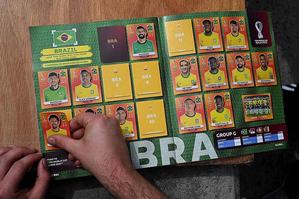 MASIH DIMINATI: Bagi edisi Piala Dunia 2022 di Qatar, albumnya merangkumi 670 pelekat. - Foto AFP