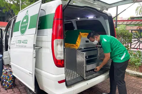 KEUSAHAWANAN SOSIAL: Sejak ditubuhkan, Ihsan Casket telah menjalankan pengebumian bagi sejumlah 1,374 mayat, bahagian tubuh mayat dan janin. Selain pengebumian, Ihsan Casket juga anjurkan kursus pengurusan pengebumian manakala kakitangannya dilatih mengendalikan mayat individu dengan penyakit berjangkit.