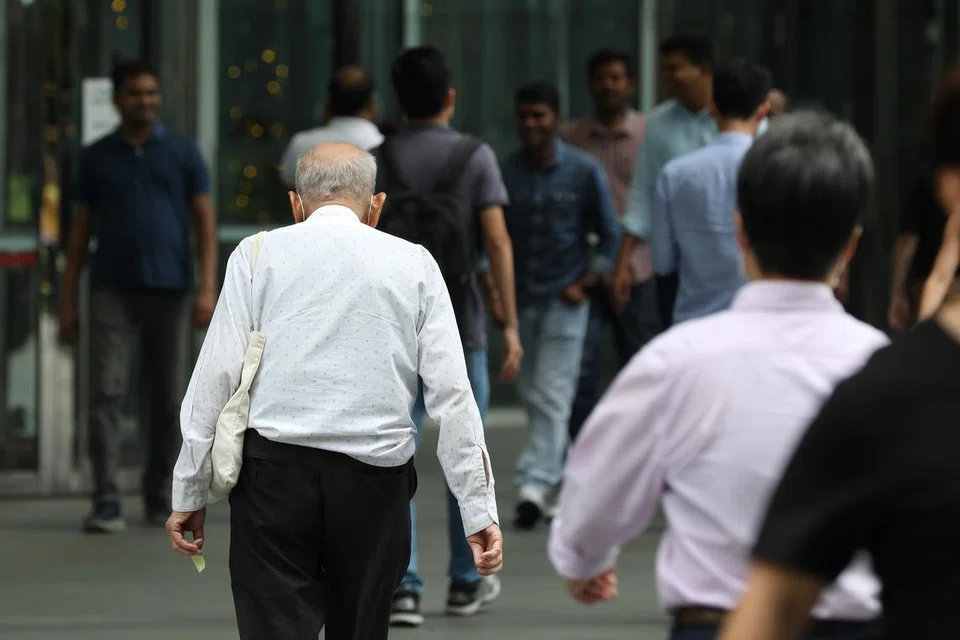 Usia persaraan kakitangan Kongres Kesatuan Sekerja Kebangsaan (NTUC) akan dinaikkan kepada 64 tahun, manakala usia pekerja yang bekerja semula akan dinaikkan kepada 69 tahun mulai 1 Januari 2025.