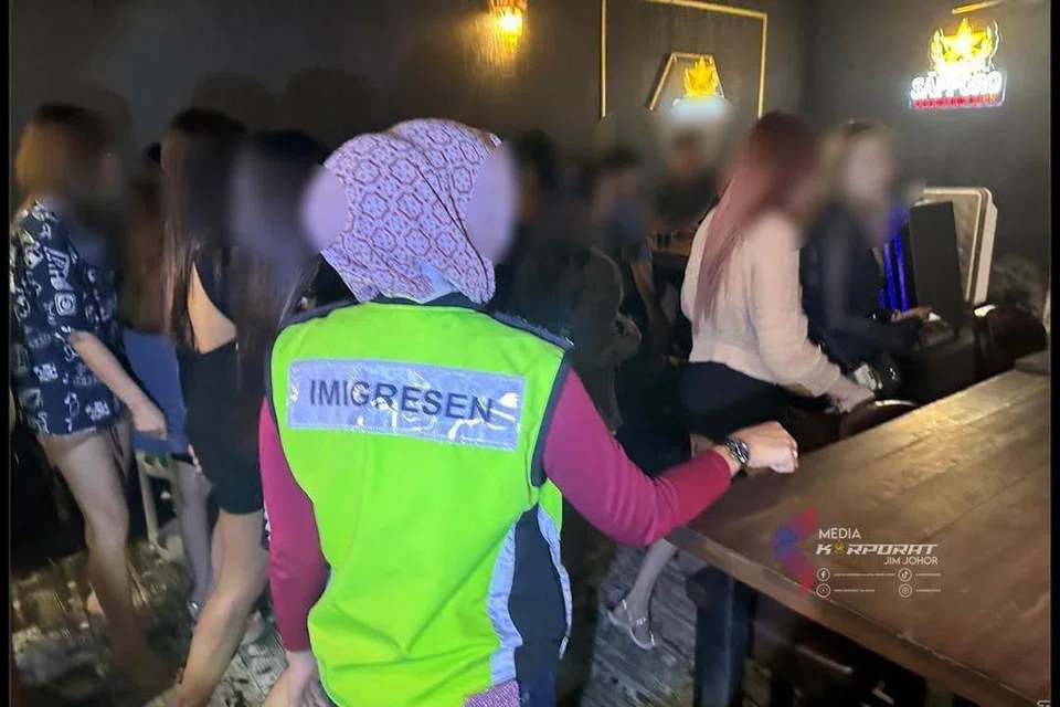 Serbuan Jabatan Imigresen Johor di sebuah pub dan bistro di Taman Mount Austin, Johor Bahru, pada 9 November membawa kepada penahanan 43 pendatang asing.