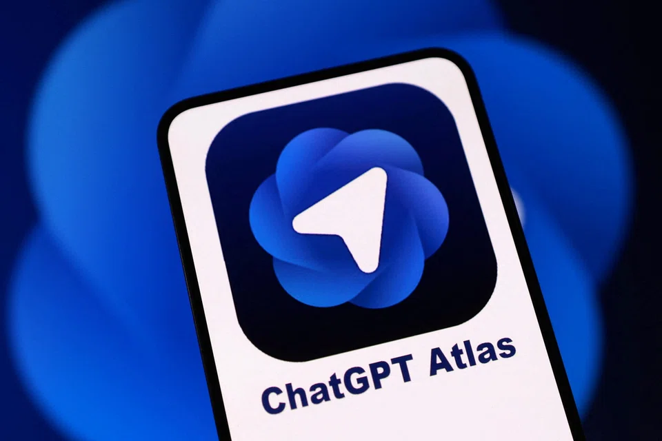Atlas membolehkan pengguna membuka panel sisi atau ‘sidebar’ ChatGPT untuk meringkaskan maklumat atau menganalisis laman web dengan cepat.