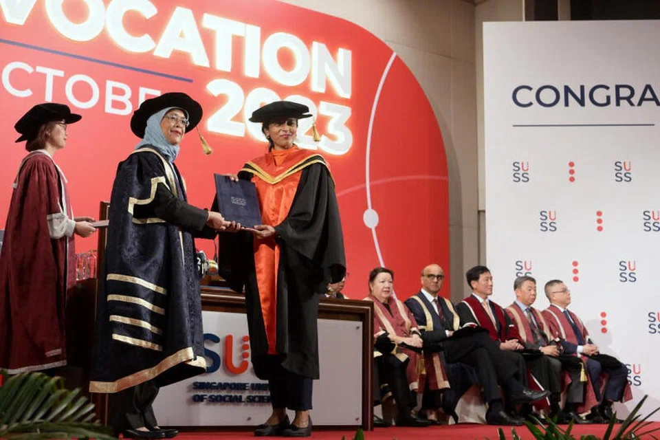 CANSELOR SUSS: Mantan Presiden Singapura, Puan Halimah Yacob, mempengerusikan majlis pembukaan Konvokesyen Universiti Sains Kemasyarakatan Singapura (SUSS) buat pertama kali sejak dilantik sebagai Canselor SUSS pada 1 Oktober 2023.