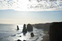 TARIKAN SEMULA JADI: Usah lupa rakam pemandangan 12 Apostles ini di Great Ocean Road. - Foto ihsan MARDIANA RAHMAD