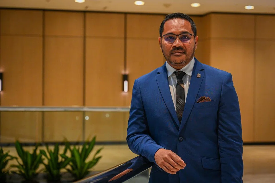 TERIMA ANUGERAH: Ketua Pegawai Eksekutif Peregrine Security Pte Ltd, Encik Muhammad Ridhuan Supan, penerima Anugerah Peguambela Perkhidmatan Negara (NS) berpendapat  pengiktirafan sumbangan serta pengorbanan dalam kalangan pekerja anggota kerahan Perkhidmatan Negara (NSman) dapat membantu memupuk budaya kerja yang menyokong.