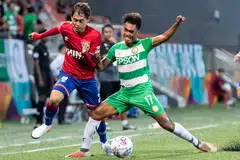 DUA PERUBAHAN HIASI SKUAD SINGA: Firdaus (kanan) antara dua pemain yang dipanggil dalam skuad pasukan Singa yang bakal menentang Arab Saudi dan Uzbekistan dalam pusingan kedua Kelayakan Piala Dunia Qatar 2022 dan Piala Asia AFC China 2023 bulan depan. - Foto SINGAPORE PREMIER LEAGUE