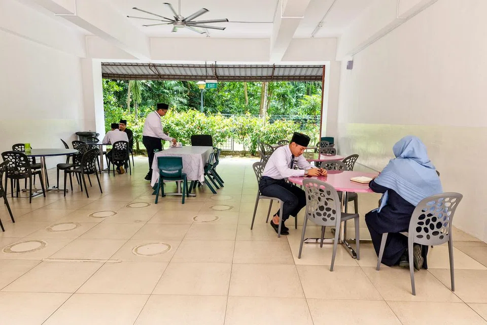 Madrasah Aljunied Al-Islamiah memerlukan sumbangan bagi memastikan segala kemudahan dan kelengkapan dapat diselenggara dan dikekalkan demi keselamatan serta keselesaan semua pelajar.