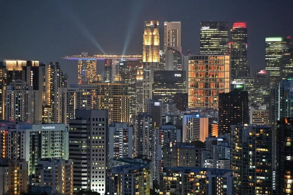 BIL NAIK: Secara purata, cukai karbon yang lebih tinggi boleh membawa kepada peningkatan sebanyak $4 dalam bil utiliti isi rumah bulanan untuk flat Lembaga Perumahan empat bilik.