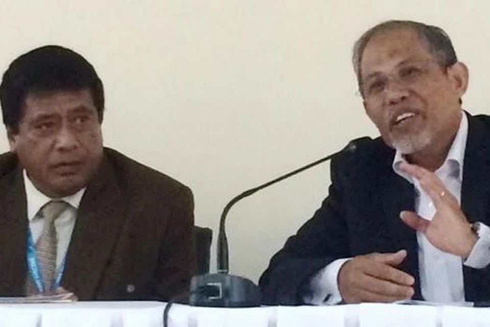 BENTANG PENGALAMAN SINGAPURA: Encik Masagos (kanan) berucap berhubung pengalaman Singapura sebagai sebuah negara kecil bersama seorang lagi anggota panel, Perdana Menteri Tonga, Encik Lord Tu'ivakano. - Foto MHA