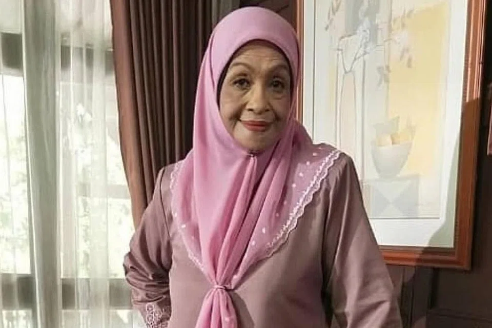 PERANAN PENARI DEKAT DI HATI: Sebagai anak seni yang mulakan perjalanan sebagai penari kebudayaan, Fauziah Nawi paling terkesan membawa watak primadona mak yong dalam telefilem Hantu Mok Joh dan penari yang mengabdikan dirinya pada seni dalam Puteri Perak Terakhir. - Foto INSTAGRAM FAUZIAH NAWI