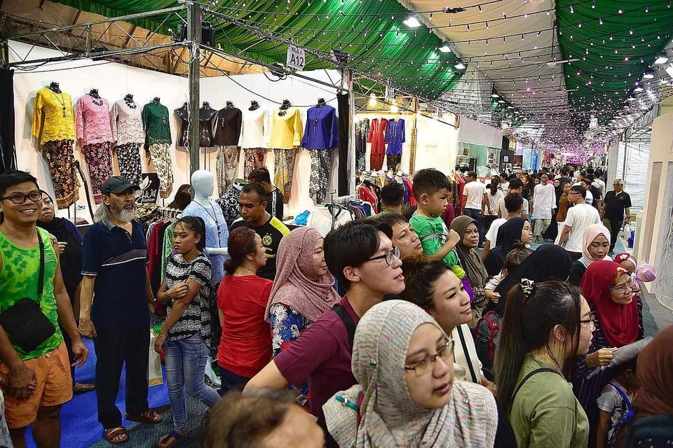 PENGENDALI LAMA BELUM PASTI MAHU KEMUKA BIDA: Bazar WGS mendapat sambutan baik tahun lalu, bagaimanapun pengendalinya, Orange Travel, belum memutuskan apakah mahu mengemukakan bida bagi tender baru bazar tahun ini. - Foto fail BH