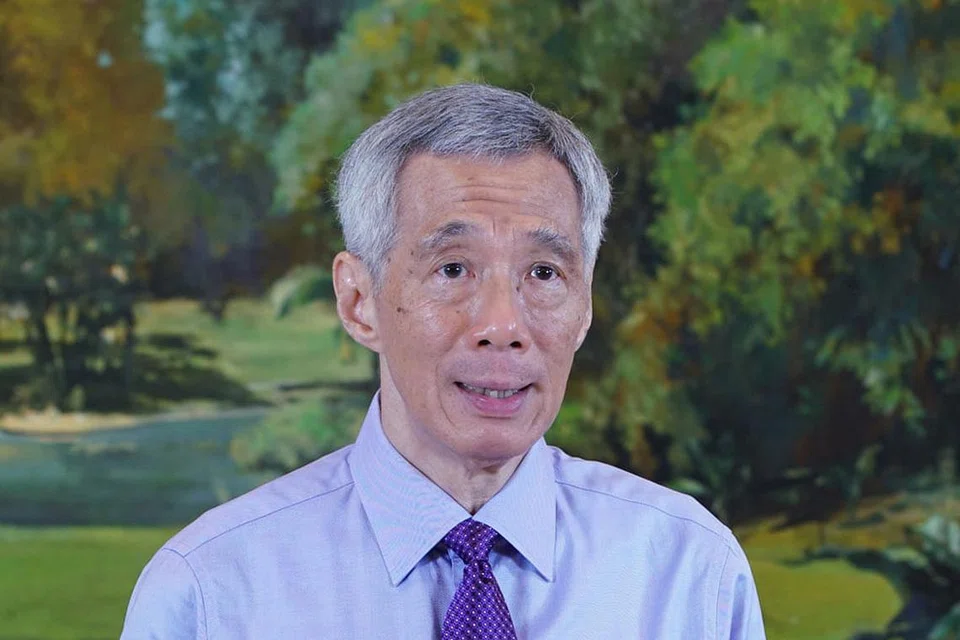 BANYAK BERKORBAN: Encik Lee akur kakitangan awam bersama keluarga mereka banyak berkorban kerana sedar pentingnya tampil dan menyumbang bagi memastikan warga Singapura kekal selamat. - Foto MCI