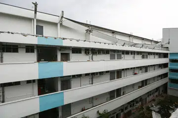 Sekitaran sebuah HDB lama (gambar hiasan).