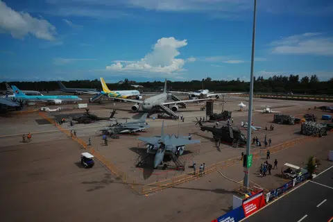 KEMBALI LAGI: Orang ramai berpeluang menghadiri Pertunjukan Udara Singapura. Pameran aeroangkasa dan pertahanan itu akan berlangsung dari 20 hingga 25 Februari 2024. 