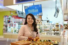 Pemilik Ollella, Cik Marcella Putri Tanuwijaya mengetengahkan kuih tradisional Indonesia kepada pelanggan di Singapura dengan kuih terkenal seperti Lemper Ayam dan Lapis Legit. Ollella membuka cawangan terbarunya di Our Tampines Hub pada awal tahun ini.