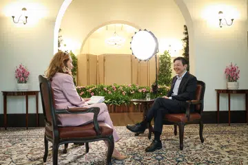 lawrence wong, roula khalaf, financial times, singapura, peralihan