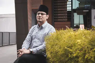 USTAZ NUZHAN HALIM:  Pegawai eksekutif di Masjid Jamiyah Ar-Rabitah, Ustaz Nuzhan Halim, ingin berkongsi mengenai keindahan adat, budaya dan Bahasa Melayu. 