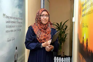 Pekerja sosial kanan Pusat Khidmat Keluarga Timur Persatuan Pemudi Islam Singapura (PPIS) Cik Nuraida Khalid